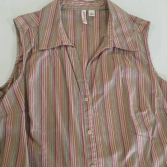 Sleeveless Earth tone brown vneck 1X button shirt